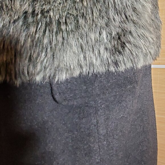 Like new and one-of-a-kind DKNY Jeans Faux Fur + Wool size S/M Longline Vest - Picture 7 of 16